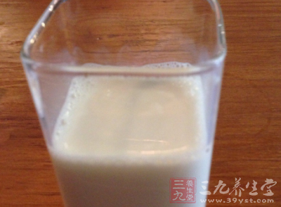 喝牛奶美白吗 如何使用牛奶美白