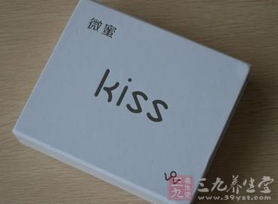 微蜜kiss的包装盒采用纯洁的白色