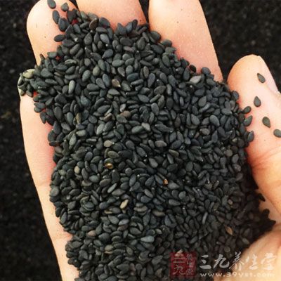 原料：桑椹30g，黑芝麻600g，麻仁10g，糯米粉700g