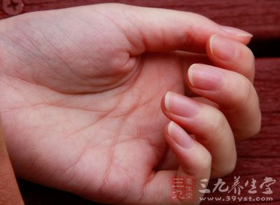 长时间一个姿势一个动作使用东西都会磨出老茧