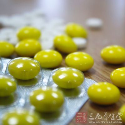 药物在应用较长时间和较大剂量后，患者可出现SLE的临床症状和实验室改变