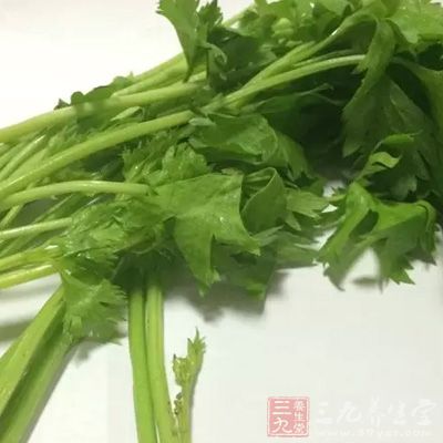 鲜芹菜60克，大枣30克