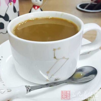 咖啡中的咖啡因會(huì)引起大量胃酸分泌