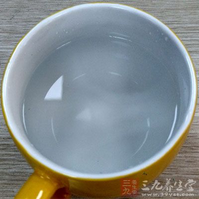 每天饮水8-10杯，约两三升