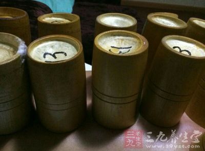 拔罐疗法是通过吸拔病变部位或特定经络、穴位 拔罐疗法是通过吸拔病变部位或特定经络、穴位