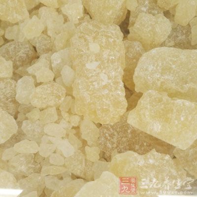 水發(fā)銀耳200g，蓮子30g，冰糖適量