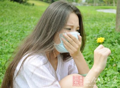 视物模糊、恶心、呕吐、抽搐等症状