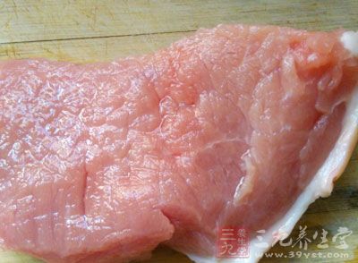 還可適當吃一些雞肉、動物肝臟、魚類、瘦肉、蛋黃、牛奶、豆?jié){等營養(yǎng)品