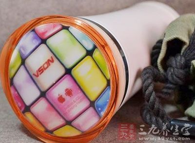 说起饮水,我们每天所需饮水量一般在于2500到3000ml之间 说起饮水,我们每天所需饮水量一般在于2500到3000ml之间