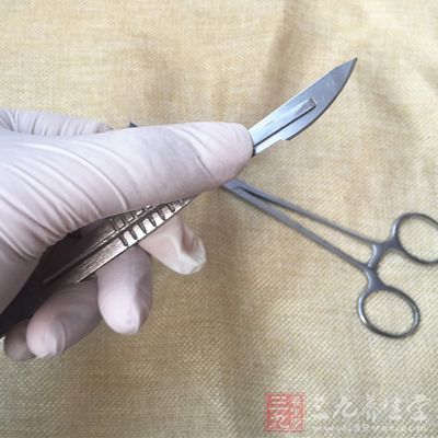 越来越多原本需要行开腹手术治疗的复杂腹主动脉瘤倾向于腔内治疗