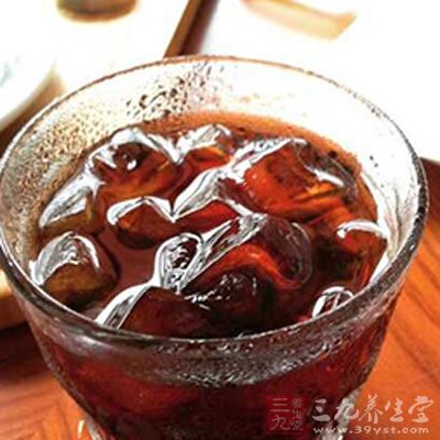 在民間，立夏日人們則喝冷飲來(lái)消暑