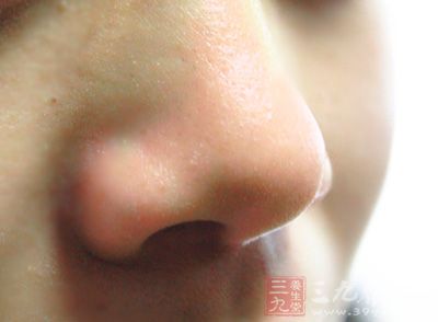 当受到鼻息肉症状的影响时很容易带来记忆力下降