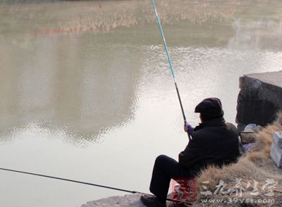 钓鱼常识 春钓鲤鱼为什么会脱钩跑鱼