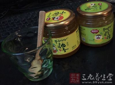 送的杯子和图片上的不同,还挺好看的