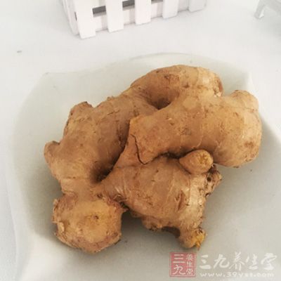 姜是刺激性食物，过量食用会刺激胃酸分泌