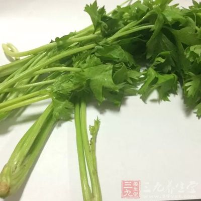 不要吃粗糙食物，如韭菜、芹菜