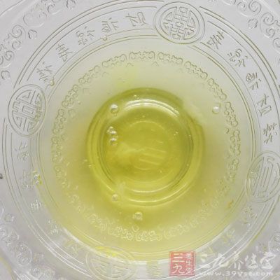 排骨1斤，玉米淀粉30克，盐，味精少许，花椒粉少许，酱油1大勺，蛋清1个