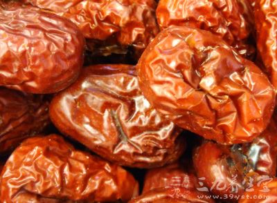 红枣、花生同放锅中加水适量煮至花生烂熟即可 红枣、花生同放锅中加水适量煮至花生烂熟即可