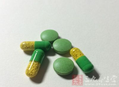 在治疗脚气时，切记不可盲目用药