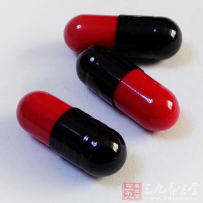 若提示肝内炎症活动明显，则需要使用糖皮质激素