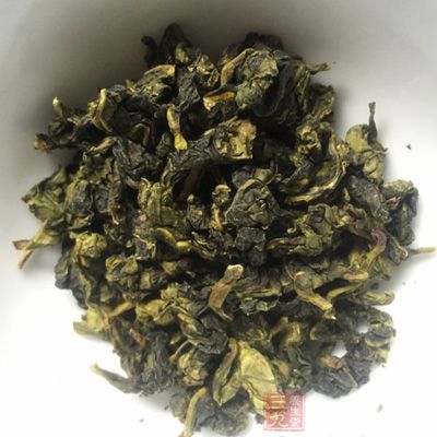 用1:60的比例，配好茶水，按照传统方法将茶水煮好