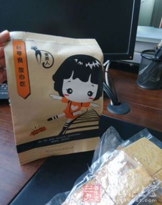 一小包里面的饼干,分量也是十足的 一小包里面的饼干,分量也是十足的