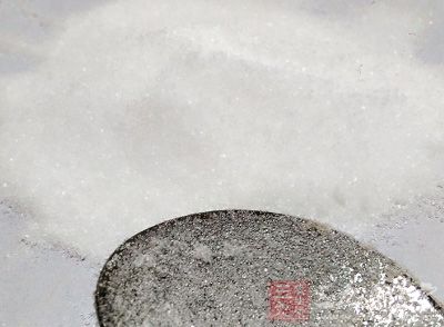 食用硒碘盐,这样既防治了大骨节病,同时也遏止了碘缺乏病的发生 食用硒碘盐,这样既防治了大骨节病,同时也遏止了碘缺乏病的发生