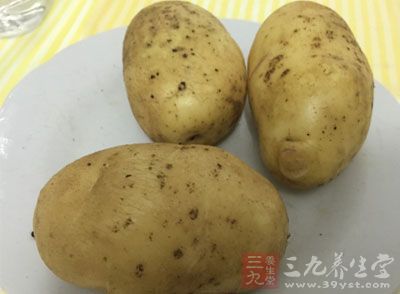 炸土豆和薯條均是油炸的美味食品，但是AGE值也很高