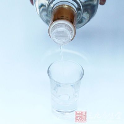 忌食烈性酒和辛辣煎炸刺激之品