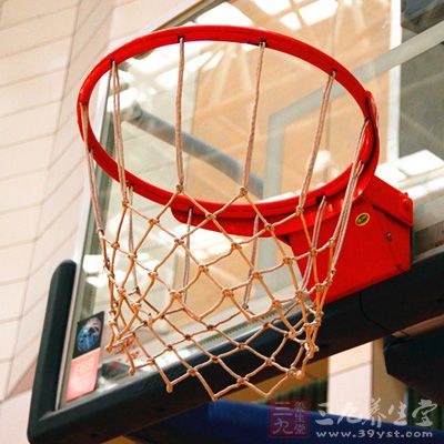 篮球技术 学习怎么在比赛中打好篮球后卫