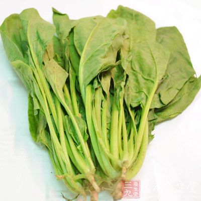 取鲜菠菜根100克煮汤