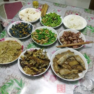 嚼口香糖会让人食欲大开，吃得比以前更多