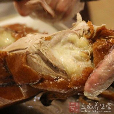 避免油膩、味道重與易脹氣的食物