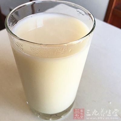 增强皮肤张力牛奶是皮肤在晚上喜爱的食物 增强皮肤张力牛奶是皮肤在晚上喜爱的食物