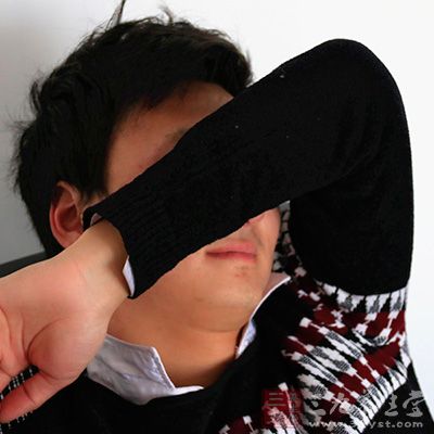 睡眠不足可能会增加人的饥饿感 睡眠不足可能会增加人的饥饿感