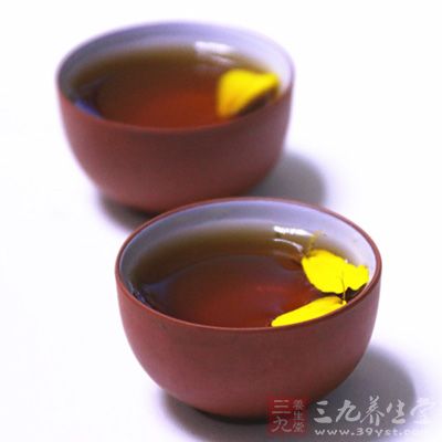 茶能利尿、解毒，可使烟中的有毒物随尿液排出