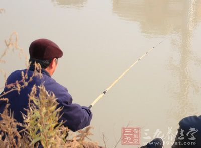 钓鲤鱼技巧 暮春如何在水库钓鲤鱼