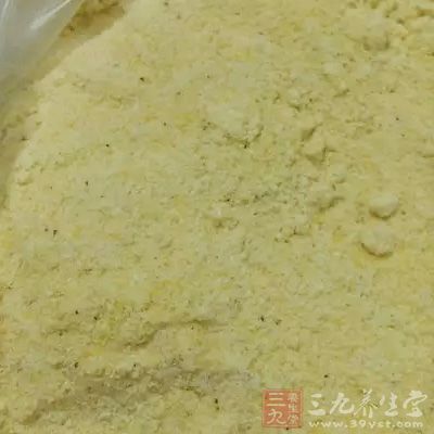 麦麸、黄豆粉(也可用玉米粉或米糠)、菜饼各1份