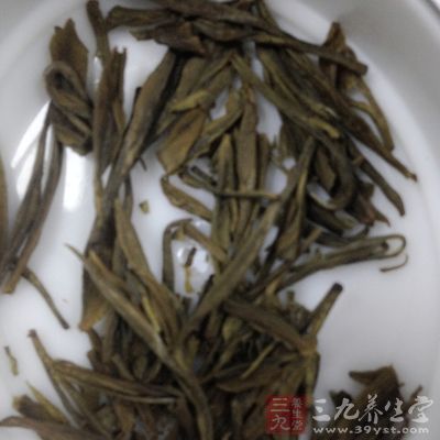 浓茶含咖啡因较高，能刺激神经和心血管，容易导致痛经