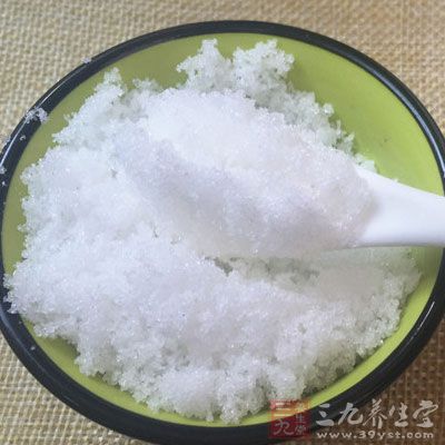 牛奶150g，全蛋2个，白砂糖40g