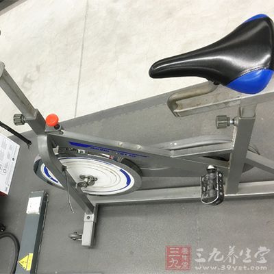 室內(nèi)自行車作為減肥與健身的工具深受大家的熱捧