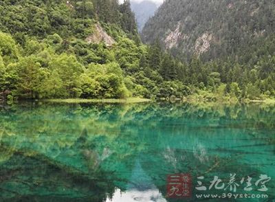 夏天的九寨沟是您四川旅游的避暑天堂