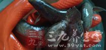 建议采用清蒸或炖煮的方式烹调泥鳅