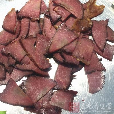 原料：牛肉500克，土豆150克，咖喱5克