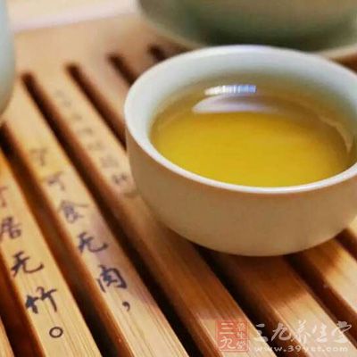 多喝水可以冲淡尿液 多喝水可以冲淡尿液