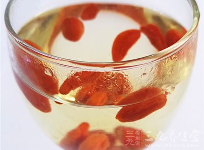 枸杞10g、花茶3g、冰糖10g 枸杞10g、花茶3g、冰糖10g