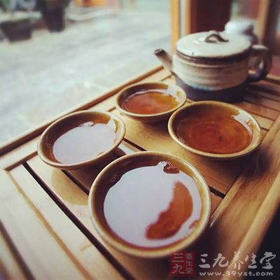 红茶30克,白矾1小块 红茶30克,白矾1小块