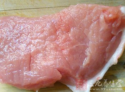 切开肉里的小疙瘩，里面既不是肉又不是血