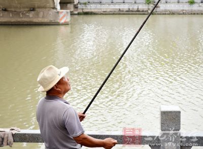 夏季钓鱼 夏季在水库钓鱼的技巧有哪些