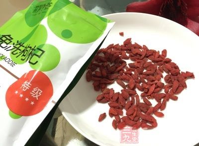 新疆特产红葡萄干来和这次的果果老爹宁夏枸杞相比较 新疆特产红葡萄干来和这次的果果老爹宁夏枸杞相比较